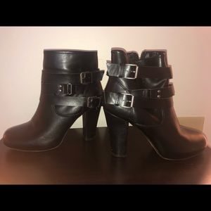 DSW Black boot heals